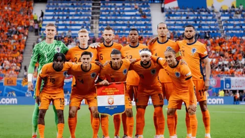 “曼联财务困境：欧联奖助维持，仍沉浸欧冠幻想之中”